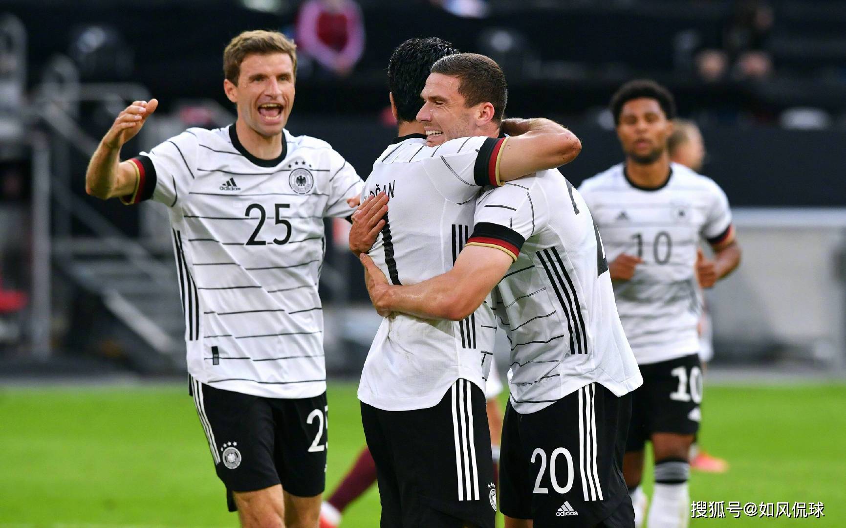 姆巴佩压制级发挥，智利强压乌克兰