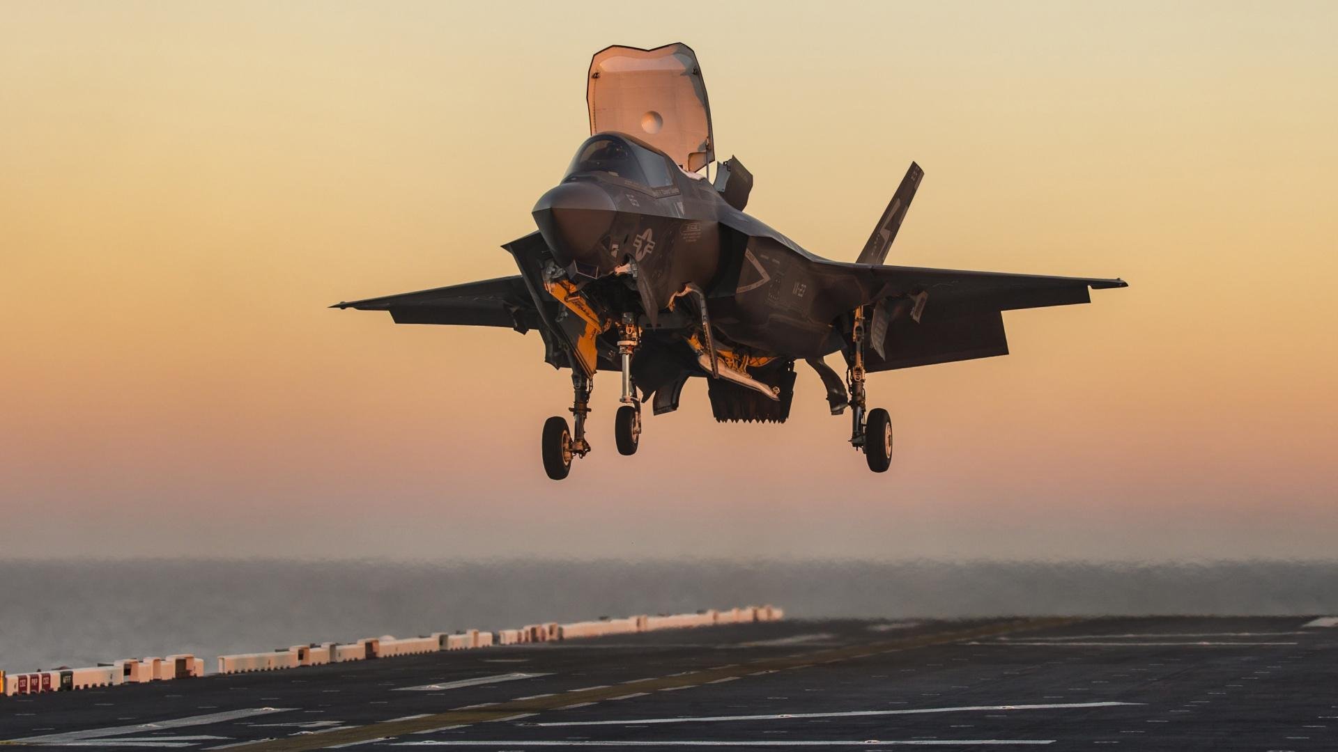 双城记，底特律的钢铁意志与泳池的无声惊雷